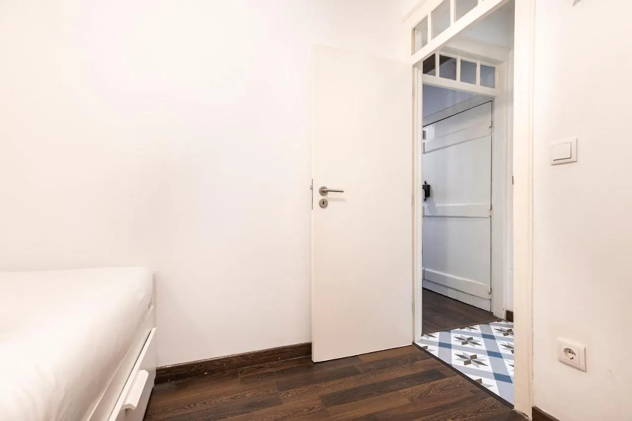 Traditional Alfama Apartment By Lovelystay Lisbon